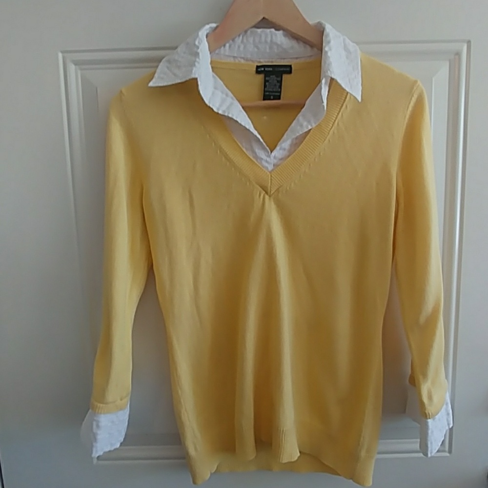 New York & Co sweater with collar